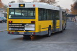  25 Jahre Linie 100  und deswegen sind einige Historische Busse unterwegs zwischen Berlin Zoologischer Garten und Berlin Alexanderplatz. Hier zu sehen ist ein Mercedes Benz O 405GN (B-063341). Aufgenommen am Bahnhof Berlin Zoologischer Garten / Hertzallee / 31.10.2015.
