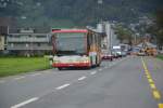 SZ-70422 (Mercedes Benz Citaro G) fährt am 08.10.2015 auf der Linie 2. Aufgenommen vor der Ortschaft Ibach / Schwyz.
