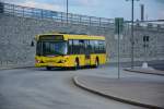 omnilink-und-omnicity-solobus/379173/uej-405-faehrt-zwischen-parkplatz-und UEJ 405 fährt zwischen Parkplatz und Arlanda Flughafen Stockholm. Aufgenommen am 13.09.2014.