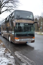 Am 16.01.2016 steht SÖM-DB 120 in der Passenheimer Straße. Aufgenommen wurde ein Setra S 431 DT (Busunternehmen Becker).