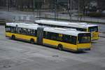 Berechtigte Pause oder Wendezeit am 17.01.2015 fr den Busfahrer von B-V 4203 (Solaris Urbino 18) am S-Bahnhof Berlin Marzahn.