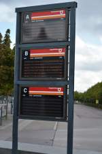 Elektronische Abfahrttafel am Hauptbahnhof Norrköping am 09.09.2014.