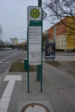 brandenburg-potsdam-2/509343/bushaltestetelle-potsdam-lilienthalstrasse-von-hier-fahren Bushaltestetelle, Potsdam Lilienthalstraße. Von hier fahren die Buslinien 118 (BVG), 601 (BVSG), 694 (VIP), N17 (VIP) und N43 (BVSG). Aufgenommen am 13.03.2016.