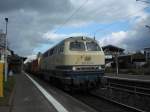 Br.216 224-6 von (EBM) Eisenbahnbetriesgesellschaft Mittelrhein GmbH (EBM Crago vor einem Gleisbauzug am 25.09.2010 in Bonn-Beuel.