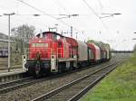 DB 296 053-2 mit einem gemischten G�terzug in Beuel am 4.4.2011