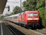 DB Systemtechnik 120 501-2  Bahntechnik mit Kompetenz  mit einem IC nach HH-Altona in Bonn Hbf am 5.8.2011