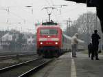 DB 120 130-0 mit einem IC durch K�ln West am 20.2.2011