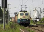 DB 140 423-5 mit einem Containerzug durch K�nigswinter am 7.5.2011.