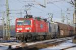 143 936-3 von RBh (109) und einer Schwestermaschiene bei der Durchfahrt in Oberhausen-West am 5.1.2011.