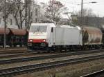 Captrain E186 239 mit einem Getreidezug in K�ln West am 12.2.2011