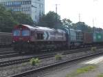 Class66 (DE 61) und G2000 von der HGK mit einem Conainerzug in K�ln-West.