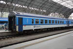 personenwagen/664099/2-klasse-personenwagen-615420-71082-9--bdpee 2. Klasse Personenwagen (615420-71082-9 / Bdpee) im Hauptbahnhof von Prag. Aufgenommen am 25.08.2018.