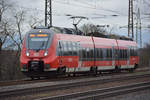 Am 11.12.2016 fährt dieser ET 442 (422 622) auf der RB 22 nach Potsdam Hauptbahnhof. Aufgenommen im Bahnhof Saarmund. 