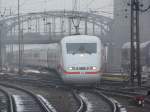 Am 16.12.2008 hat dieser ICE Einfahrt in den Bahnhof München Hauptbahnhof.