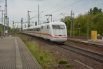 -Nachschuss- Und da kommt ICE 800 mit einer Geschwindigkeit von circa 180 - 200 Km/h angerauscht. Aufgenommen wurde ein ICE 1 (BR 401) / Bahnhof Nauen.