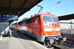 br-111/534574/diese-br-111-111-185-5-schiebt Diese BR 111 (111 185-5) schiebt am 20.04.2016 den RE 4602 nach Frankfurt am Main Hauptbahnhof. Aufgenommen bei der Ausfahrt aus dem Bahnhof Hanau Hauptbahnhof. 