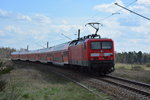 Am 08.04.2016 schiebt die BR 112 (112 106) den RE 4359 nach Elsterwerda.