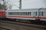 Personenwagen der DB Fernverkehr AG, 61 80 18-90 532-2, Apmz, 1. Klasse Großraumwagen. Aufgenommen am 12.04.2016, Bahnhof Teltow.