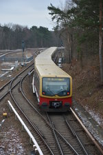 Am 16.01.2016 fährt diese S-Bahn (BR 481) auf der Linie S5 nach Mahlsdorf.