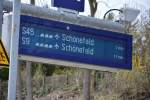 abfahrtstafel-zugzielanzeige/425897/zugzielanzeige-s-bahnhof-altglienicke-gleis-1-aufgenommen Zugzielanzeige S-Bahnhof Altglienicke Gleis 1. Aufgenommen am 12.04.2015.
