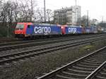 Doppeltraktion 482+421 noch im Schlepp in K�ln West am 11.12.10