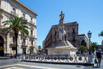 Denkmal von dem bekannten italienischen Opernkomponist Vincenzo Bellini (voller Name Salvatore Carmelo Francesco Bellini) auf der Piazza Stesicoro in Catania, hier am 17.07.2022. 

Vincenzo Bellini wurde am 3. November 1801 in Catania (Sizilien) und verstarb im Alter von 33 Jahren am 23. September 1835 in Puteaux bei Paris. 
