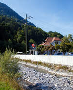 Der Wagen 2 der Niesenbahn (NB) fährt am 08.09.2021 von der Talstation in Mülenen hinauf zur Zwischenstation Schwandegg.