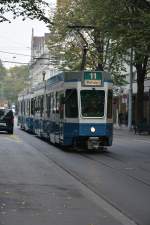 Diese Tram 2000  2019  fährt am 14.10.2015 auf der Linie 11 nach Rehalp. Aufgenommen in der Bahnhofstrasse in Zürich.