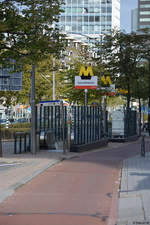 Metrohaltestelle, Rotterdam Leuvehaven.